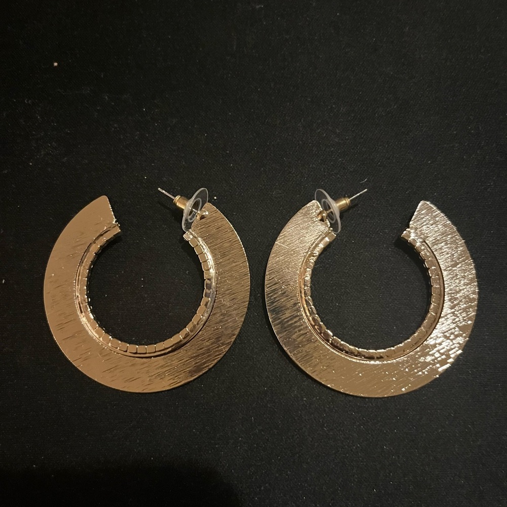 Elegant Gold Hoop Earrings
